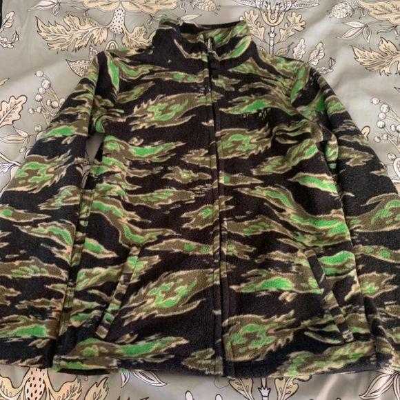 Amazing boys sz M Burton ski coat in good used condition. - Picture 4 of 5